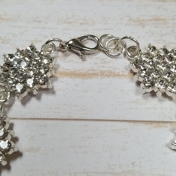 Hand Crafted Rhinestone Silver Tone Flower Design Bracelet - Picture 10 of 16